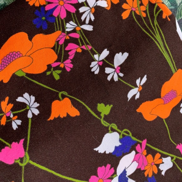 Genuine 60’s Top 🌸 Sleeveless🌸Gorgeous Dark Brown w/ Colorful Flowers🌸 - Picture 9 of 12